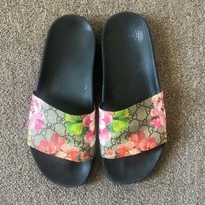 Gucci floral slides size 9